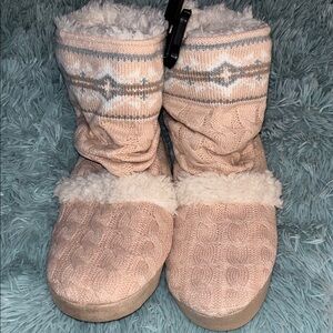 MUK LUKS NWT SIZE M Cozy Slouch Style  Pink Knit Women's Booties